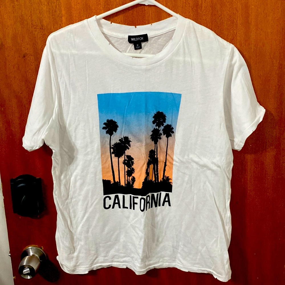 BUNDLE of 4 graphic shirts (1 plain) NWOT